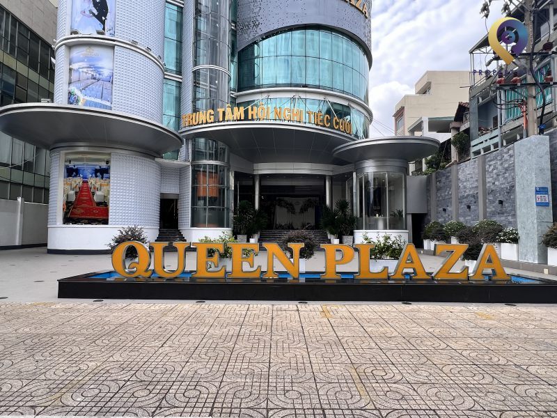Queen Plaza